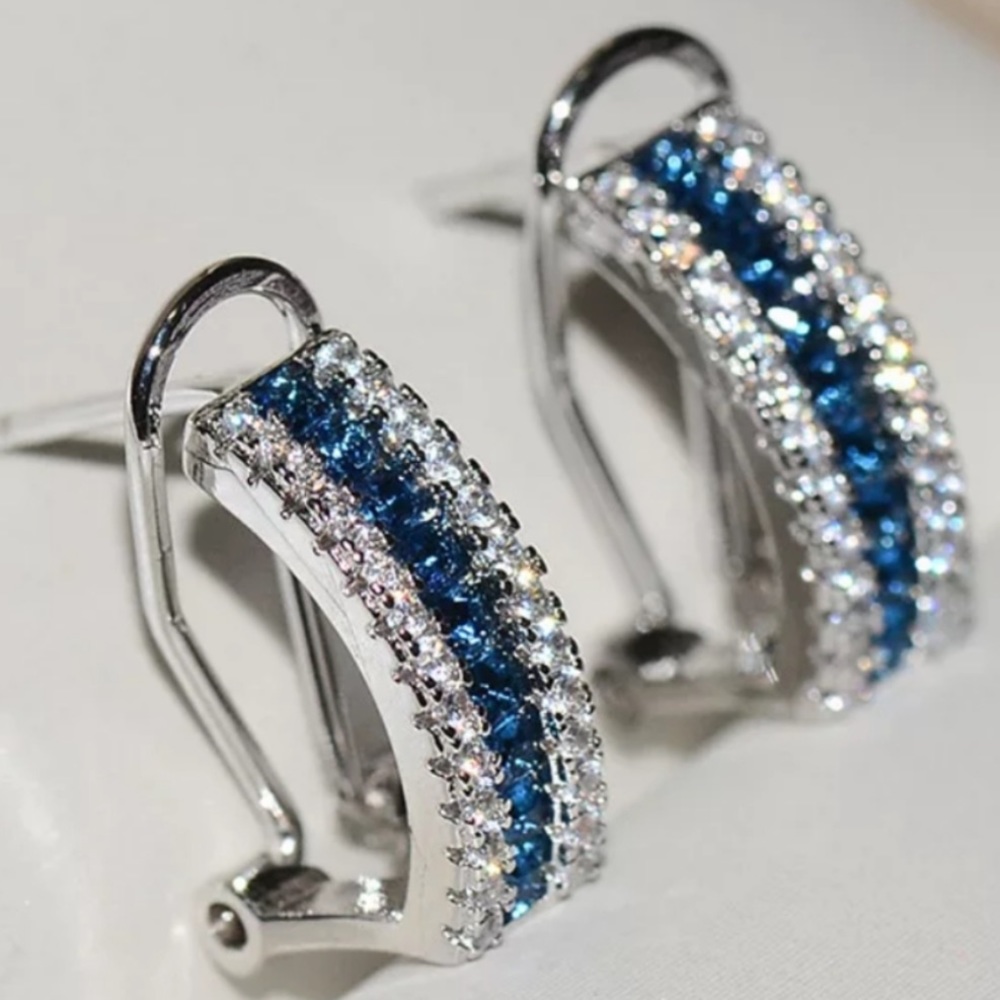 NEW 18K WHITE GOLD BLUE WHITE DIAMOND OMEGA STUDS - Picture 1 of 4